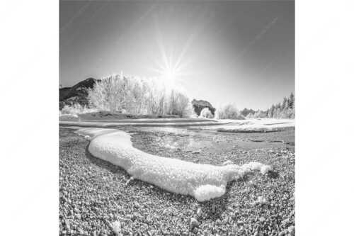 Isar miit Karwendel und Arnspitzen - Kristallteppich - Seitenverhältnis 1:1 - Schnee an der Isar - weitere Infos unter https://www.kriner-weiermann.de