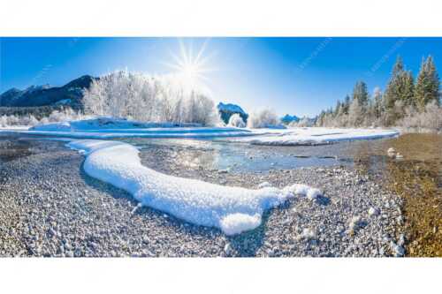 Isar miit Karwendel und Arnspitzen - Kristallteppich - Seitenverhältnis 2:1 - Schnee an der Isar - weitere Infos unter https://www.kriner-weiermann.de