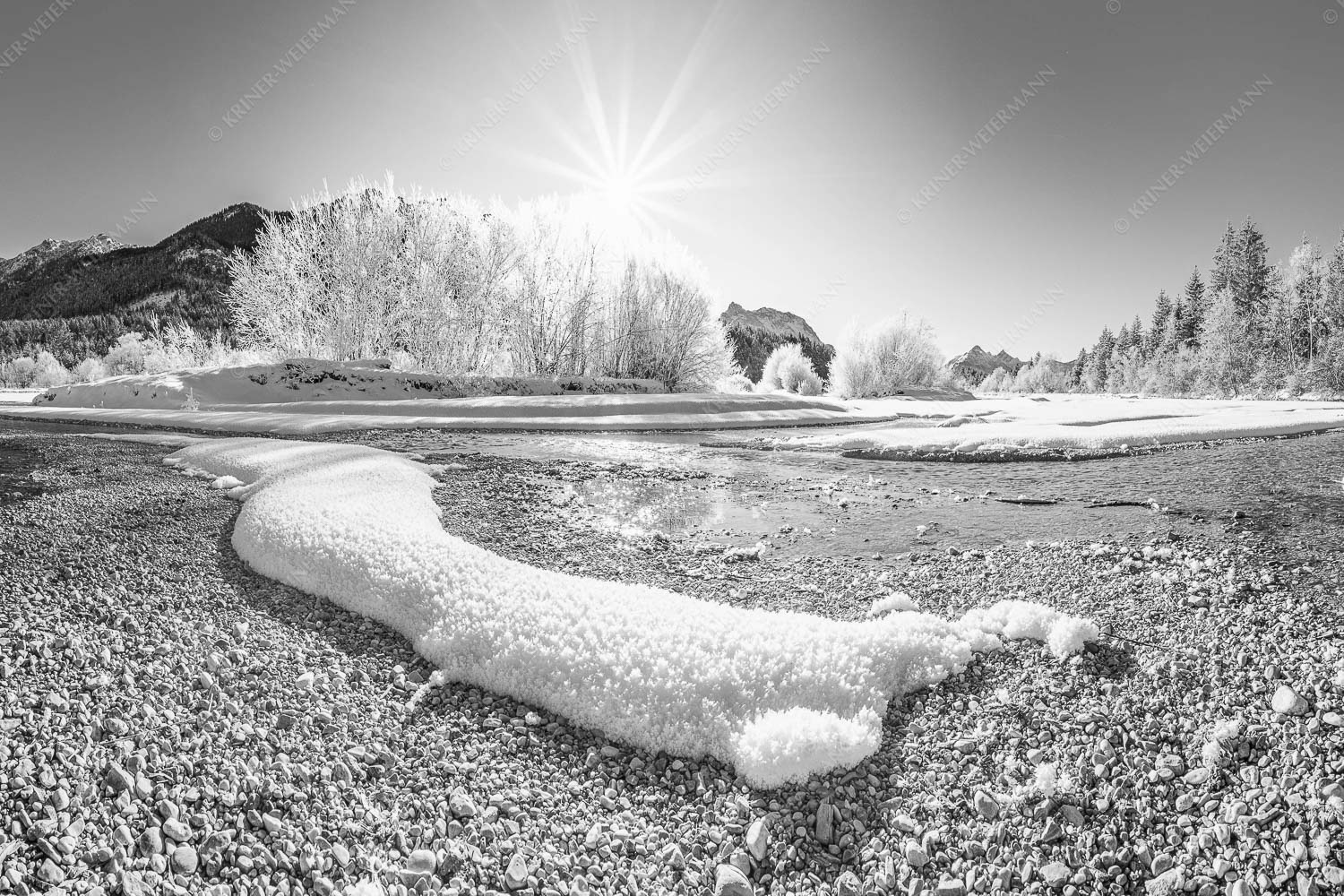 Isar miit Karwendel und Arnspitzen - Kristallteppich - Seitenverhältnis 3:2 - Schnee an der Isar - weitere Infos unter https://www.kriner-weiermann.de