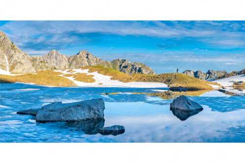 Morgens im Soierngebirge mit Blick zur Schöttlkarspitze - Lach mal wieder - Seitenverhältnis 2:1 - Soiernlache mit Schöttlkarspitze - weitere Infos unter https://www.kriner-weiermann.de