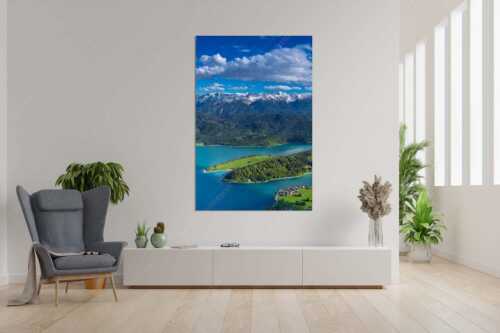 Im Frühling fasziniert der Kontrast zwischen Schnee in den Bergen und dem frischen Grün im Tal - Lebenskraft - Größe ca. 120x180cm, Seitenverhältnis 2:3 - Walchensee mit Karwendel - weitere Infos unter https://www.kriner-weiermann.de