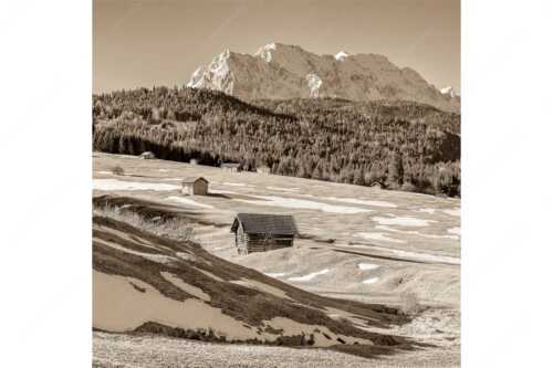 Blick über Buckelwiesen zu den Arnspitzen und Wettersteingebirge - Letzte Reste - Seitenverhältnis 1:1 - Heustadel mit Wettersteingebirge - weitere Infos unter https://www.kriner-weiermann.de