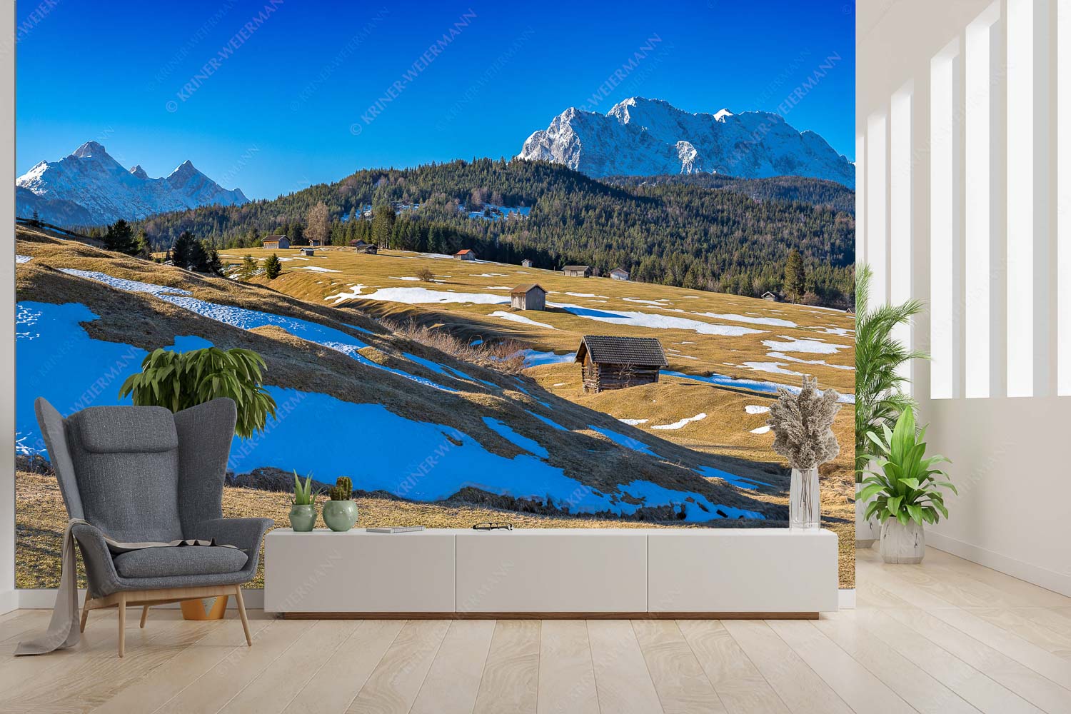 Letzte Reste – Größe ca. 300x200cm, Seitenverhältnis 3:2 — Heustadel mit Wettersteingebirge Blick über Buckelwiesen zu den Arnspitzen und Wettersteingebirge - Letzte Reste - Größe ca. 300x200cm, Seitenverhältnis 3:2 - Heustadel mit Wettersteingebirge - weitere Infos unter https://www.kriner-weiermann.de