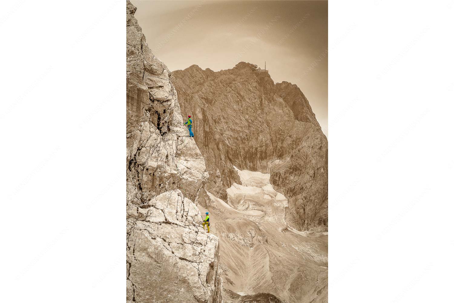 Letzte Seillänge – Seitenverhältnis 2:3 — Klettern am Höllentorkopf im Wetterstein Klettern am Höllentorkopf mit Höllental und Zugspitze im Hintergrund