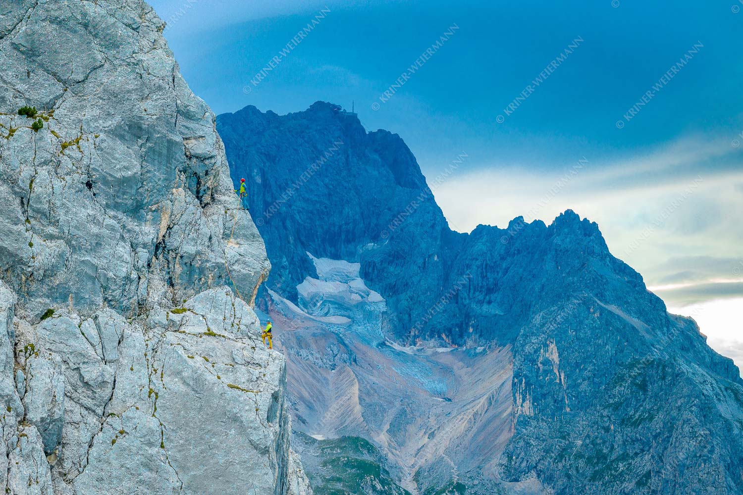 Letzte Seillänge – Seitenverhältnis 3:2 — Klettern am Höllentorkopf im Wetterstein Klettern am Höllentorkopf mit Höllental und Zugspitze im Hintergrund