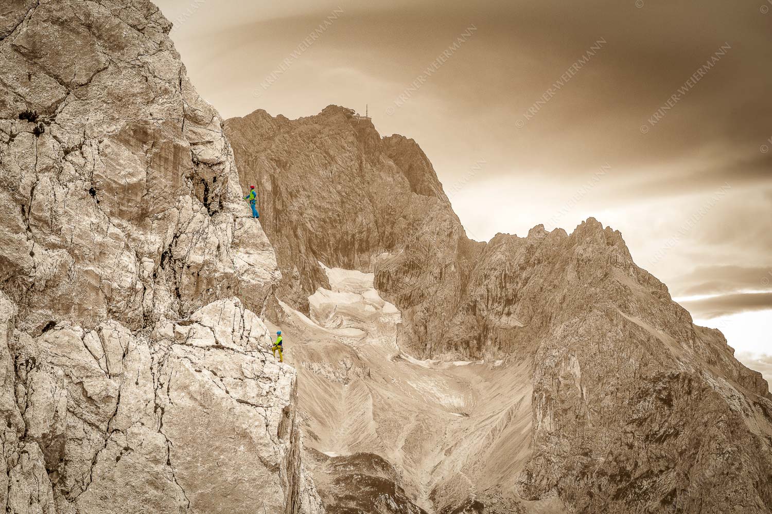 Letzte Seillänge – Seitenverhältnis 3:2 — Klettern am Höllentorkopf im Wetterstein Klettern am Höllentorkopf mit Höllental und Zugspitze im Hintergrund