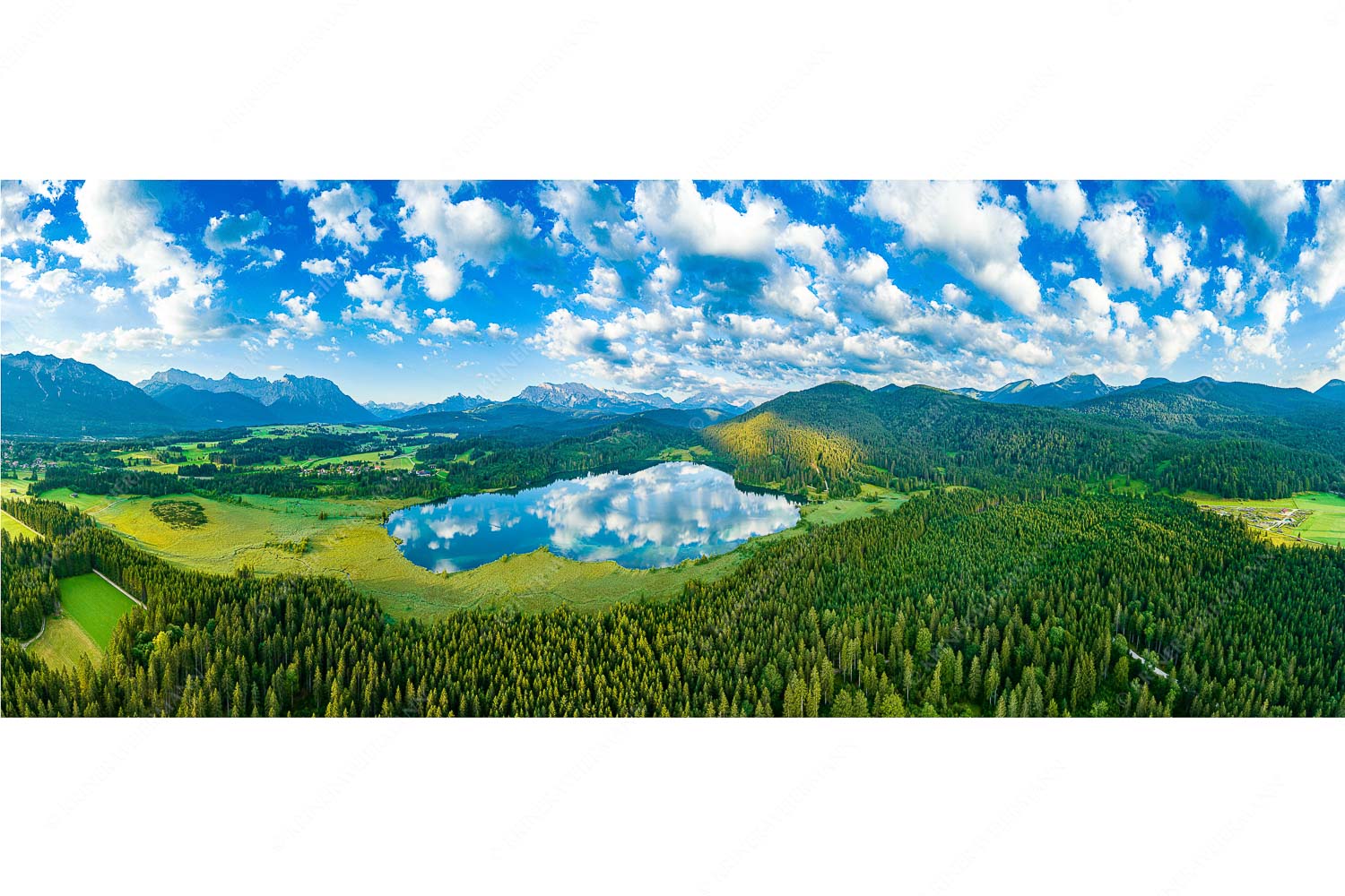 Lieblingssee II – Seitenverhältnis 2,5:1 — Luftaufnahme Barmsee mit Wetterstein Blick über den Barmsee ins Wettersteingebirge