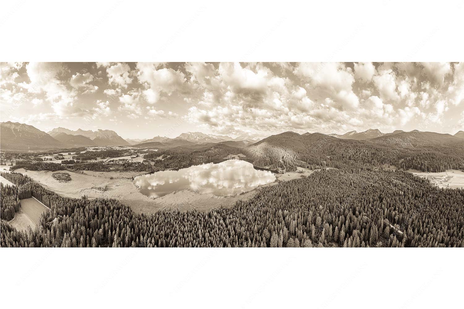 Lieblingssee II – Seitenverhältnis 2,5:1 — Luftaufnahme Barmsee mit Wetterstein Blick über den Barmsee ins Wettersteingebirge