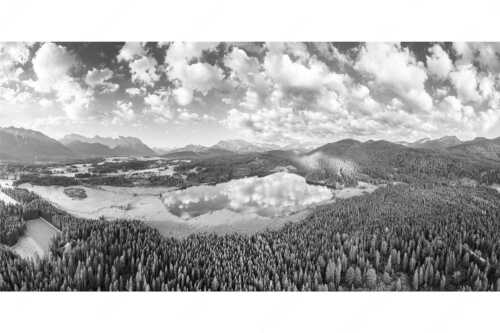 Blick über den Barmsee ins Wettersteingebirge - Lieblingssee II - Seitenverhältnis 2:1 - Luftaufnahme Barmsee mit Wetterstein - weitere Infos unter https://www.kriner-weiermann.de