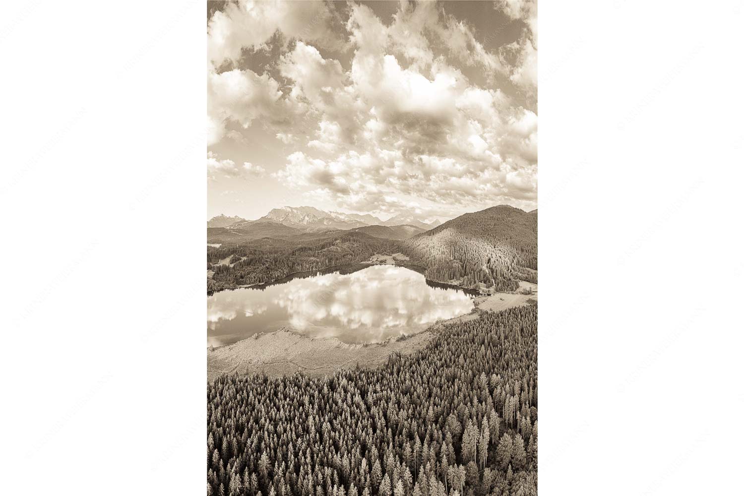 Lieblingssee II – Seitenverhältnis 2:3 — Luftaufnahme Barmsee mit Wetterstein Blick über den Barmsee ins Wettersteingebirge