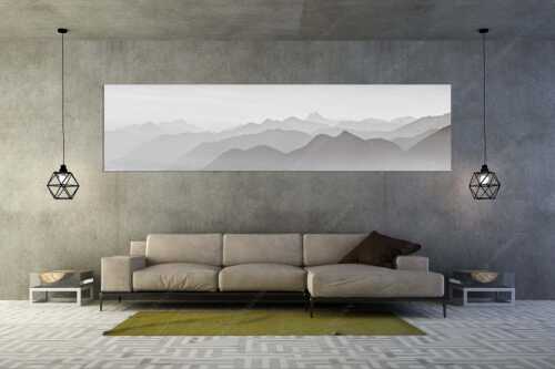 Blick über den Wank in die Morgendämmerung - Linien - Größe ca. 320x80cm, Seitenverhältnis 4:1 - Silhouetten im Soierngebirge - weitere Infos unter https://www.kriner-weiermann.de