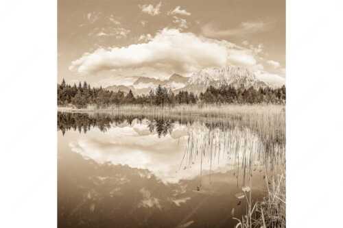 Blick über Luttensee zum Karwendelgebirge - Luttensee Karwendel II - Seitenverhältnis 1:1 - Spiegelung im See - weitere Infos unter https://www.kriner-weiermann.de