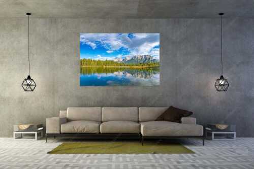 Blick über den Luttensee zum Karwendel mit Wörner, Tiefkar- und Westlicher Karwendelspitze - Luttensee Karwendel V - Größe ca. 180x120cm, Seitenverhältnis 3:2 - Wolkenstimmung und Spiegelung - weitere Infos unter https://www.kriner-weiermann.de