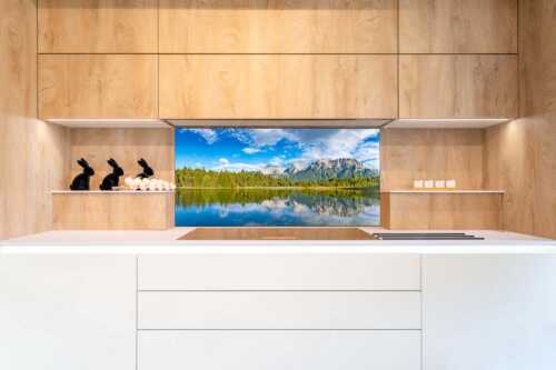 Blick über den Luttensee zum Karwendel mit Wörner, Tiefkar- und Westlicher Karwendelspitze - Luttensee Karwendel V - Größe ca. 120x60cm, Seitenverhältnis 2:1 - Wolkenstimmung und Spiegelung - weitere Infos unter https://www.kriner-weiermann.de