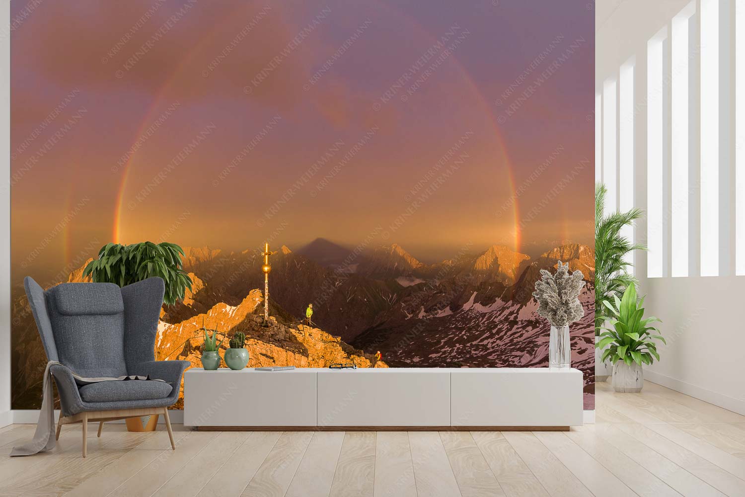 Kletterer am Zugspitzgipfel. Blick über Gipfel und Jubiläumsgrat zur Alpspitze - Magisch - Größe ca. 300x200cm, Seitenverhältnis 3:2 - Klettern Zugspitze Regenbogen - weitere Infos unter https://www.kriner-weiermann.de