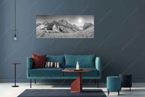 Bergschafe am Scharnitzjoch mit Oberreintalschrofen, Scharnitzspitze und Schüsselkar im Wettersteingebirge - Malerische Sommerweide II - Größe ca. 175x70cm, Seitenverhältnis 2,5:1 - Schafe mit Schüsselkar und Scharnitzspitze - weitere Infos unter https://www.kriner-weiermann.de