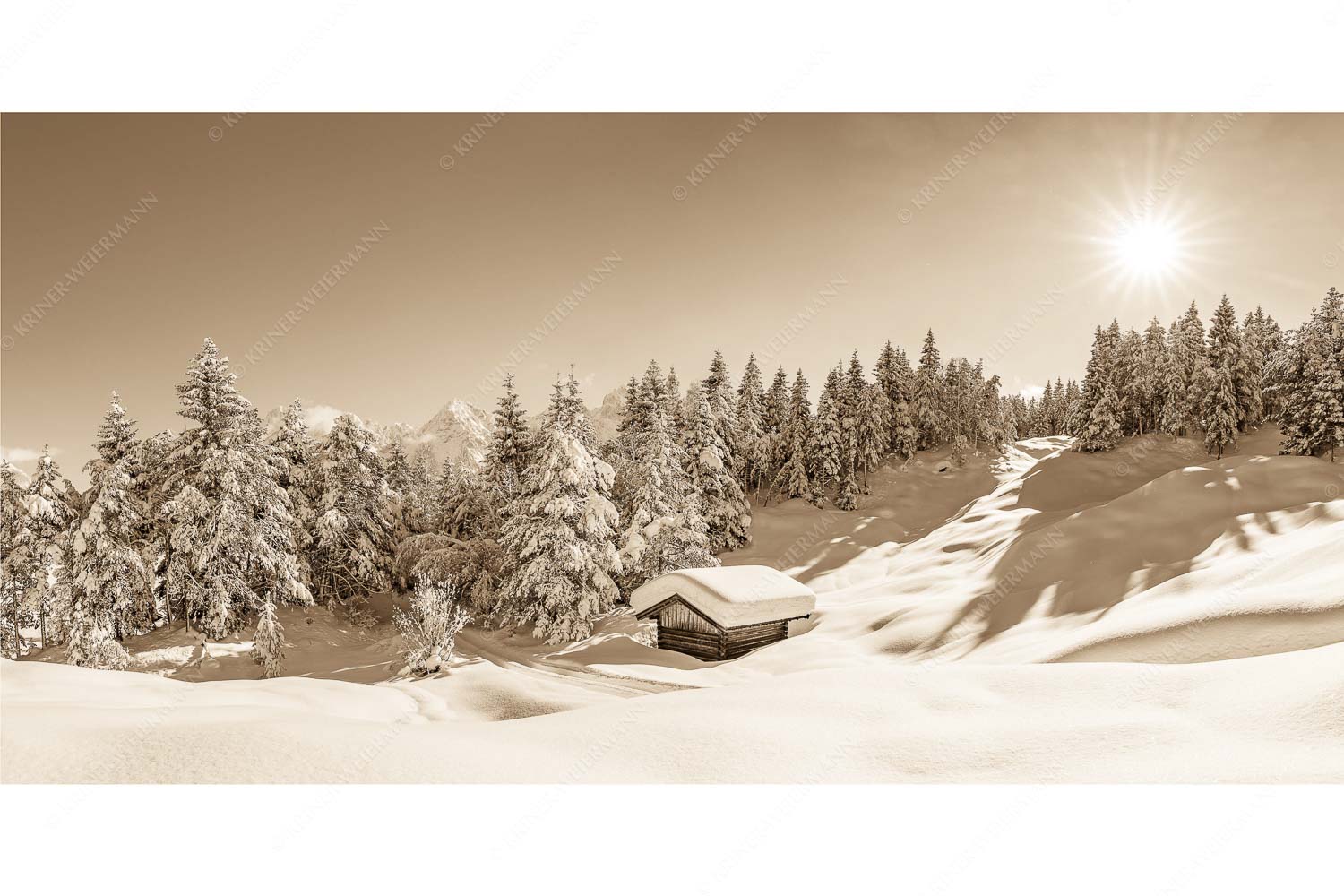 Massig Schnee – Seitenverhältnis 2:1 — Stadel mit viel Schnee und Karwendel Wiesmahdstadel bei Mittenwald mit Tiefkarspitze im Karwendel im Hintergrund