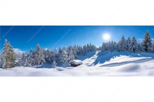 Wiesmahdstadel bei Mittenwald mit Tiefkarspitze im Karwendel im Hintergrund - Massig Schnee - Seitenverhältnis 3:1 - Stadel mit viel Schnee und Karwendel - weitere Infos unter https://www.kriner-weiermann.de