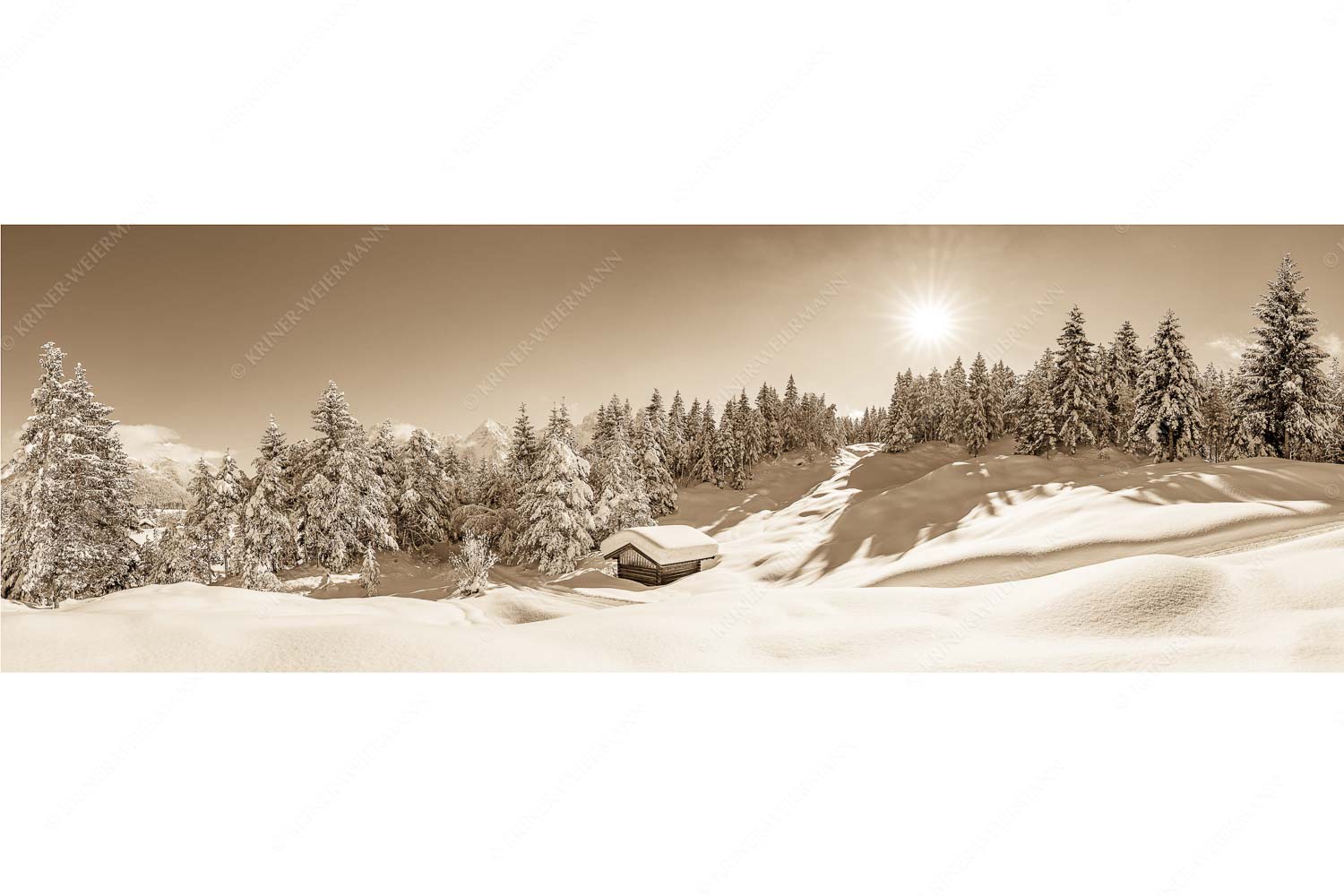 Massig Schnee – Seitenverhältnis 3:1 — Stadel mit viel Schnee und Karwendel Wiesmahdstadel bei Mittenwald mit Tiefkarspitze im Karwendel im Hintergrund
