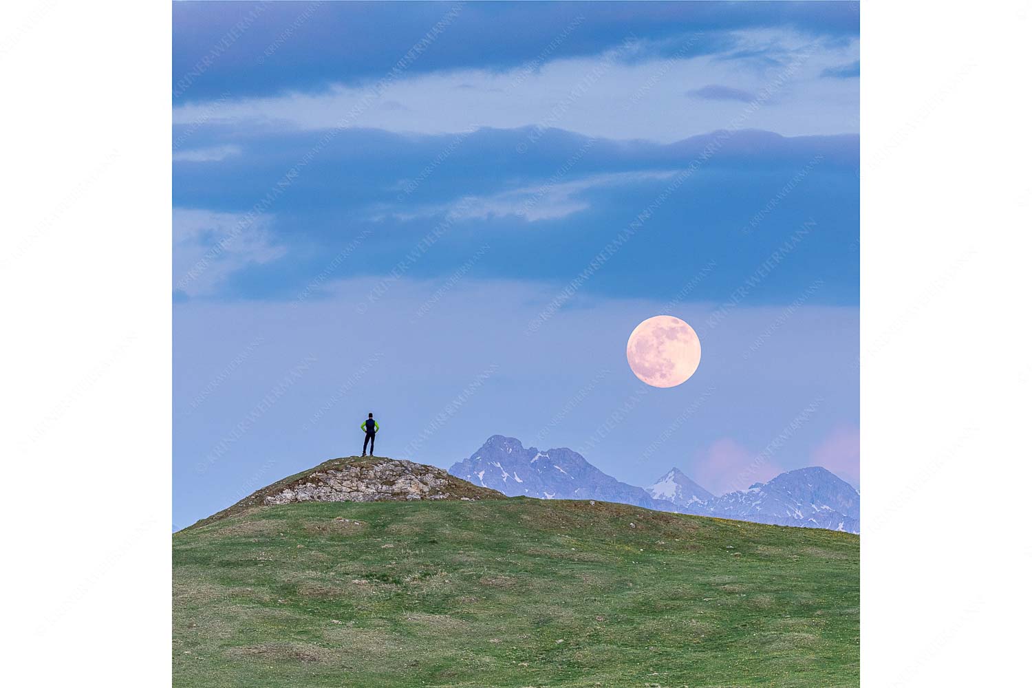 Mondfieber – Seitenverhältnis 1:1 — Vollmond über Karwendel Blick vom Wank im Estergebirge zum Vollmondaufgang über Karwendelgebirge