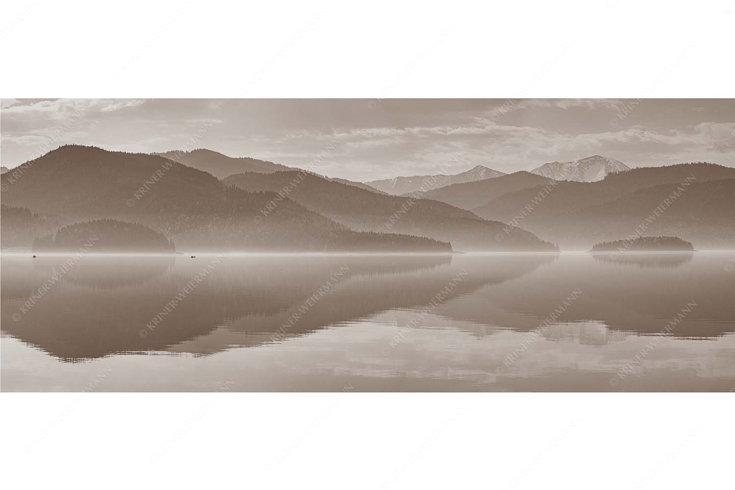 Zu allen Jahreszeiten kann man beeindruckende Stimmungen am Walchensee erleben