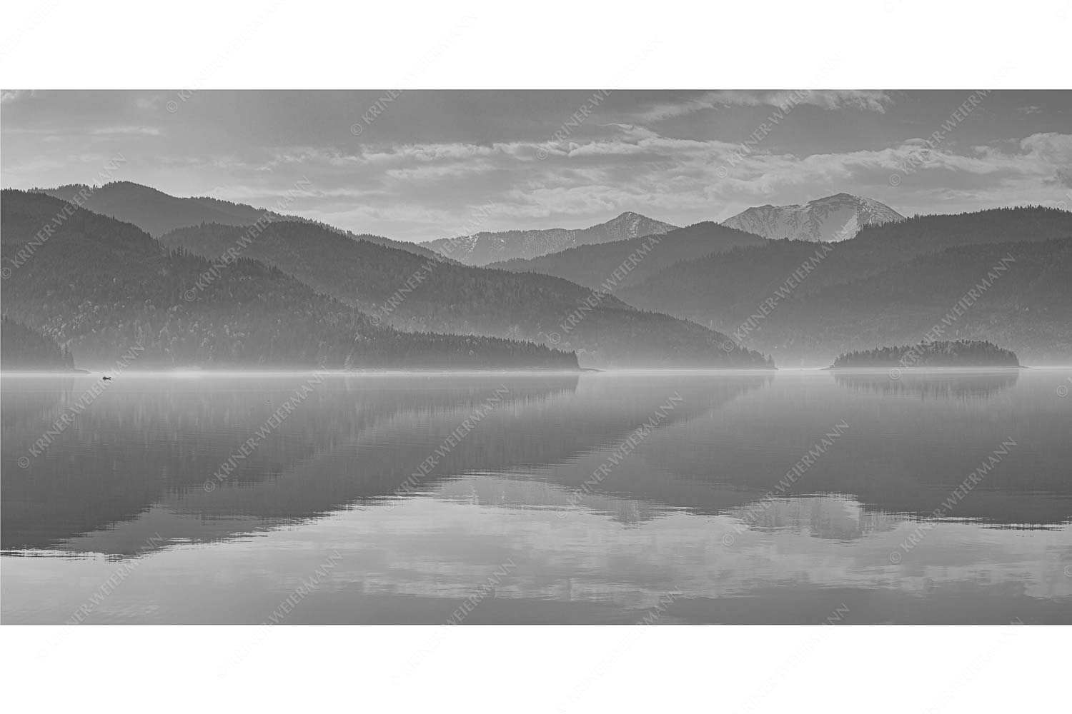 Morgenblau – Seitenverhältnis 2:1 — Morgenstimmung am Walchensee Zu allen Jahreszeiten kann man beeindruckende Stimmungen am Walchensee erleben