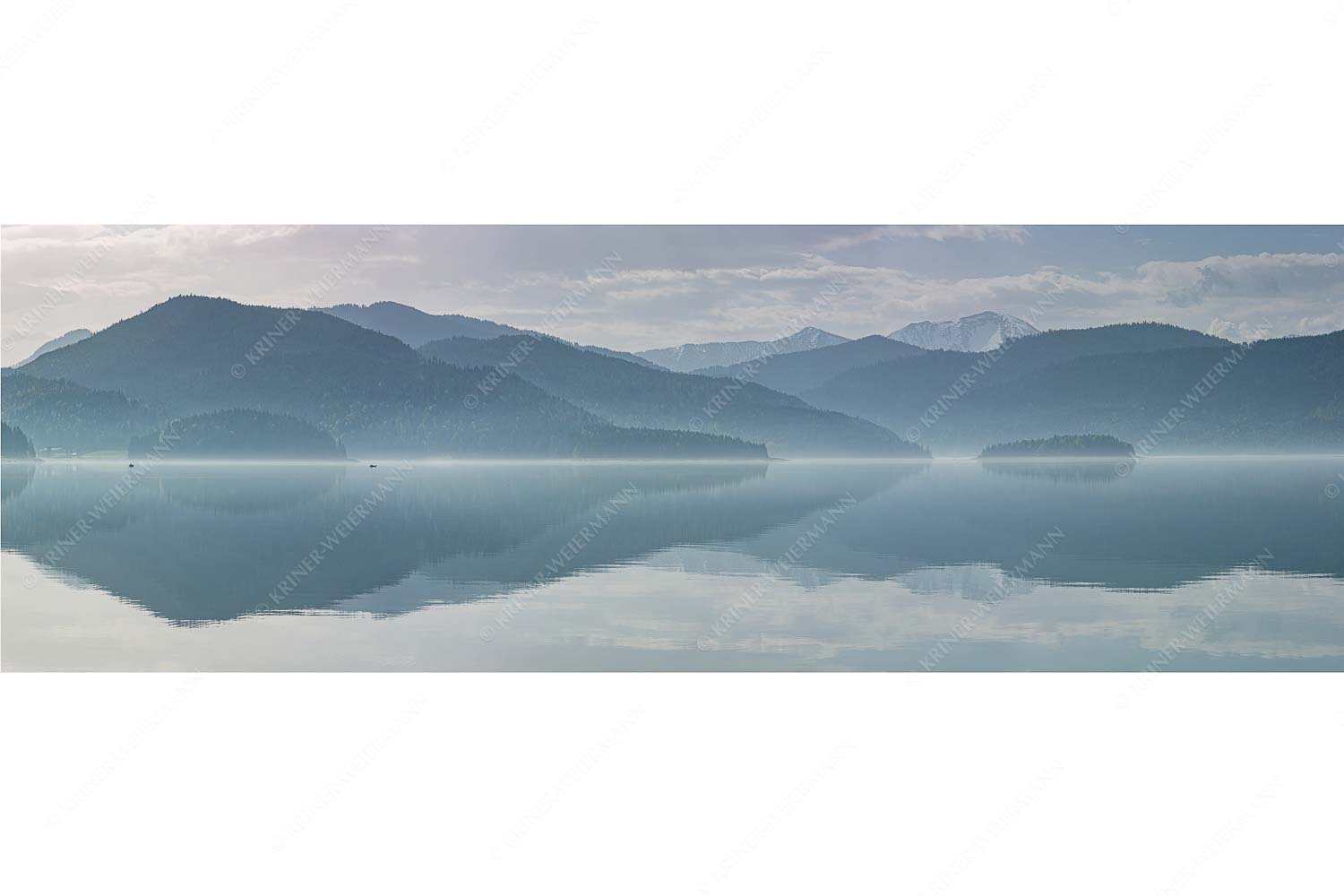 Morgenblau – Seitenverhältnis 3:1 — Morgenstimmung am Walchensee Zu allen Jahreszeiten kann man beeindruckende Stimmungen am Walchensee erleben