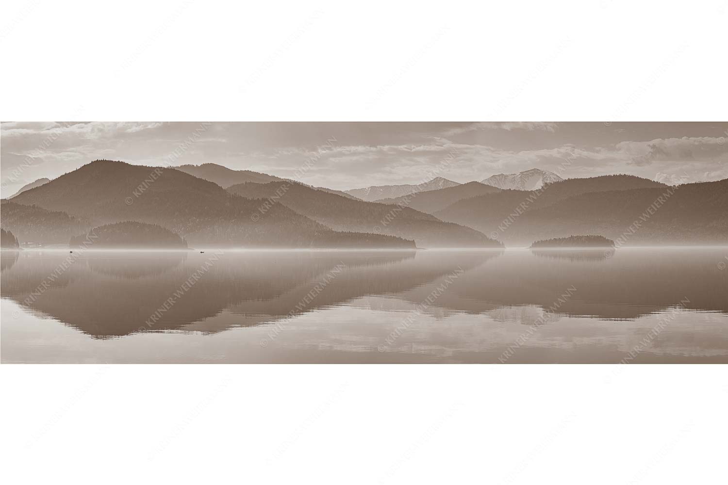 Morgenblau – Seitenverhältnis 3:1 — Morgenstimmung am Walchensee Zu allen Jahreszeiten kann man beeindruckende Stimmungen am Walchensee erleben