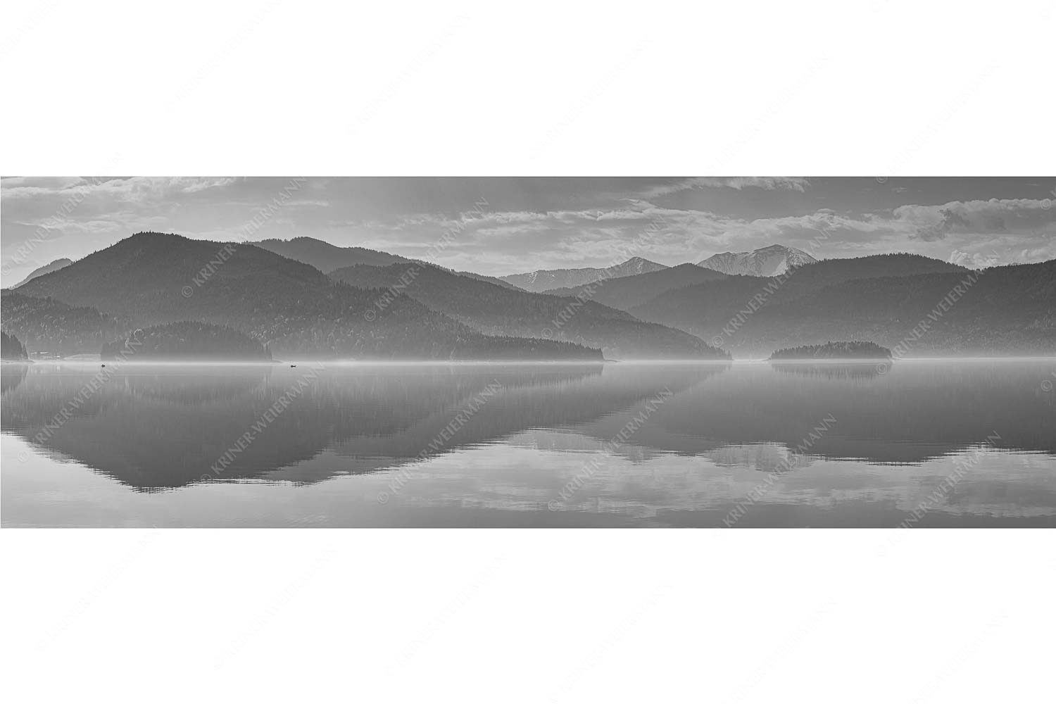 Morgenblau – Seitenverhältnis 3:1 — Morgenstimmung am Walchensee Zu allen Jahreszeiten kann man beeindruckende Stimmungen am Walchensee erleben