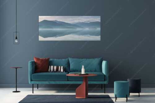 Zu allen Jahreszeiten kann man beeindruckende Stimmungen am Walchensee erleben - Morgenblau - Größe ca. 175x70cm, Seitenverhältnis 2,5:1 - Morgenstimmung am Walchensee - weitere Infos unter https://www.kriner-weiermann.de