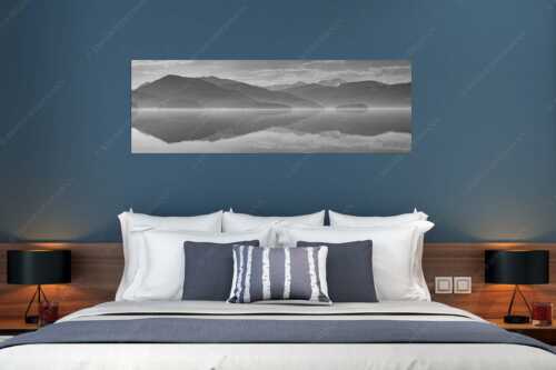 Zu allen Jahreszeiten kann man beeindruckende Stimmungen am Walchensee erleben - Morgenblau - Größe ca. 180x60cm, Seitenverhältnis 3:1 - Morgenstimmung am Walchensee - weitere Infos unter https://www.kriner-weiermann.de