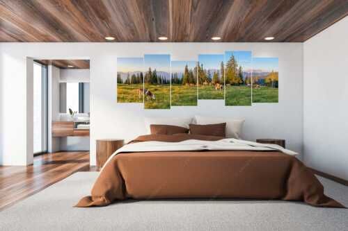 Jungtiere auf der Krüneralm im Estergebirge mit Blick zum Wettersteingebirge - Morgens auf der Krüneralm V - 6er Split, Größe ca. 280x112cm, Seitenverhältnis 2,5:1 - Kälber auf Krüneralm - weitere Infos unter https://www.kriner-weiermann.de
