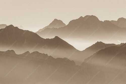 Klar und deutlich trennen sich die Bergketten von Soiern- und Karwendelgebirge - Morgenschnitt - Seitenverhältnis 3:2 - Silhouetten im Karwendel - weitere Infos unter https://www.kriner-weiermann.de