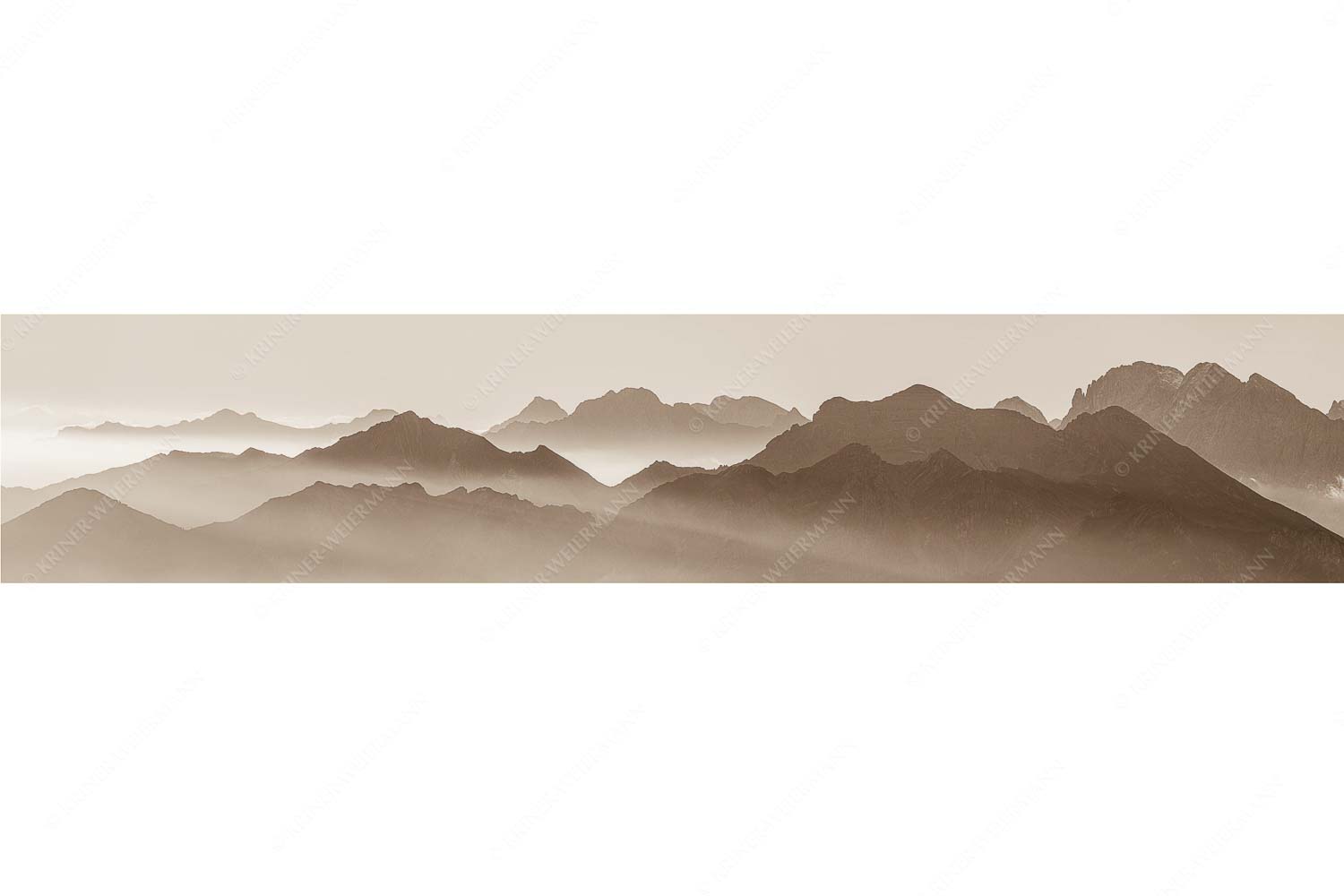 Morgenschnitt – Seitenverhältnis 5:1 — Silhouetten im Karwendel Klar und deutlich trennen sich die Bergketten von Soiern- und Karwendelgebirge