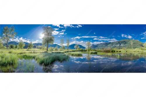 Kleiner Weiher bei Unterammergau mit Blick auf Kofel und Oberammergau - Morgentau - Seitenverhältnis 3:1 - Morgenstimmung im Ammertal - weitere Infos unter https://www.kriner-weiermann.de