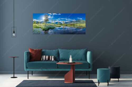 Kleiner Weiher bei Unterammergau mit Blick auf Kofel und Oberammergau - Morgentau - Größe ca. 175x70cm, Seitenverhältnis 2,5:1 - Morgenstimmung im Ammertal - weitere Infos unter https://www.kriner-weiermann.de