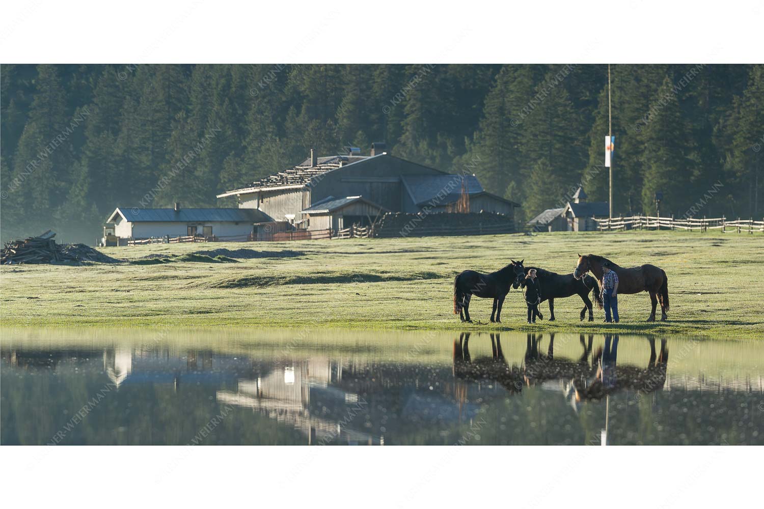 Nach dem Regen – Seitenverhältnis 2:1 — See an der Esterbergalm Nach langen Regenfällen bildet sich ein froßer See am Hochplateau der Esterbergalm