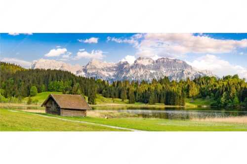Blick über den Geroldsee zum Wörner, Tiefkar- und Westlicher Karwendelspitze - Nachlesen - Seitenverhältnis 2,5:1 - Geroldsee mit Wörner und Tiefkarspitze - weitere Infos unter https://www.kriner-weiermann.de