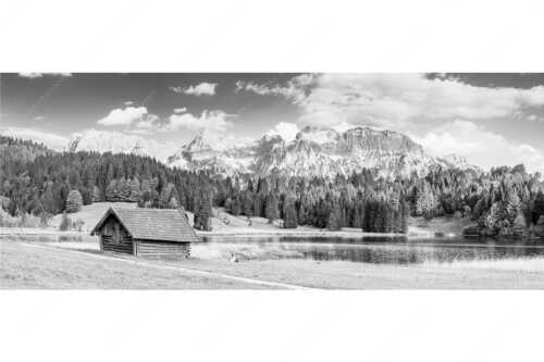 Blick über den Geroldsee zum Wörner, Tiefkar- und Westlicher Karwendelspitze - Nachlesen - Seitenverhältnis 2,5:1 - Geroldsee mit Wörner und Tiefkarspitze - weitere Infos unter https://www.kriner-weiermann.de