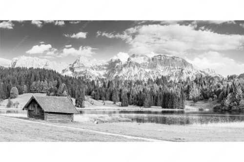 Blick über den Geroldsee zum Wörner, Tiefkar- und Westlicher Karwendelspitze - Nachlesen - Seitenverhältnis 2:1 - Geroldsee mit Wörner und Tiefkarspitze - weitere Infos unter https://www.kriner-weiermann.de