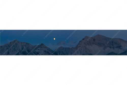 Mondaufgang zwischen Krapfenkar und Soiernspitze im Karwendel - Nachts überm Soiern - Seitenverhältnis 5:1 - Vollmond im Soierngebirge - weitere Infos unter https://www.kriner-weiermann.de