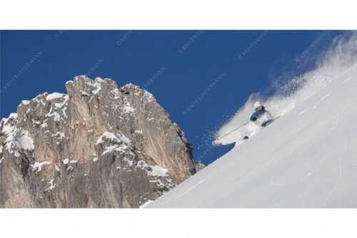 Viel Freude nach ergiebigen Neuschneefällen, eine Abfahrt mit Telemark Ski - Natural high - Seitenverhältnis 2:1 - Powder im Alpsitzgebiet - weitere Infos unter https://www.kriner-weiermann.de