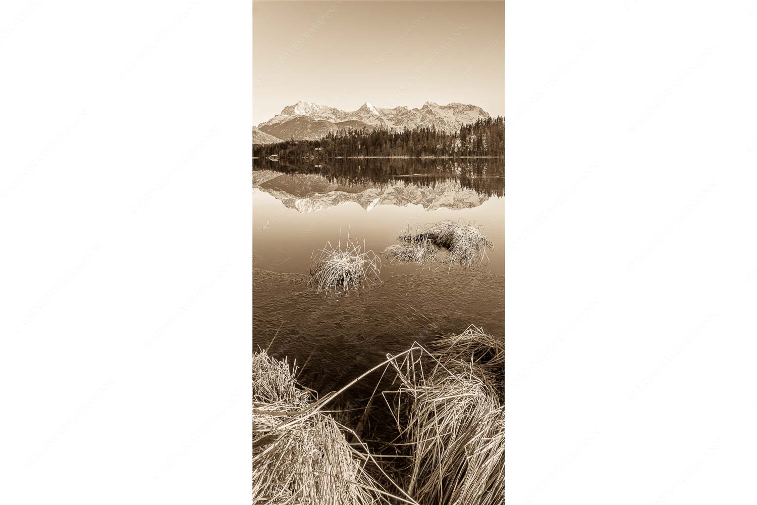 Schneefrei am Barmsee mit Karwendelgebirge - Niederglegt - Seitenverhältnis 1:2 - Barmsee mit Karwendel - weitere Infos unter https://www.kriner-weiermann.de