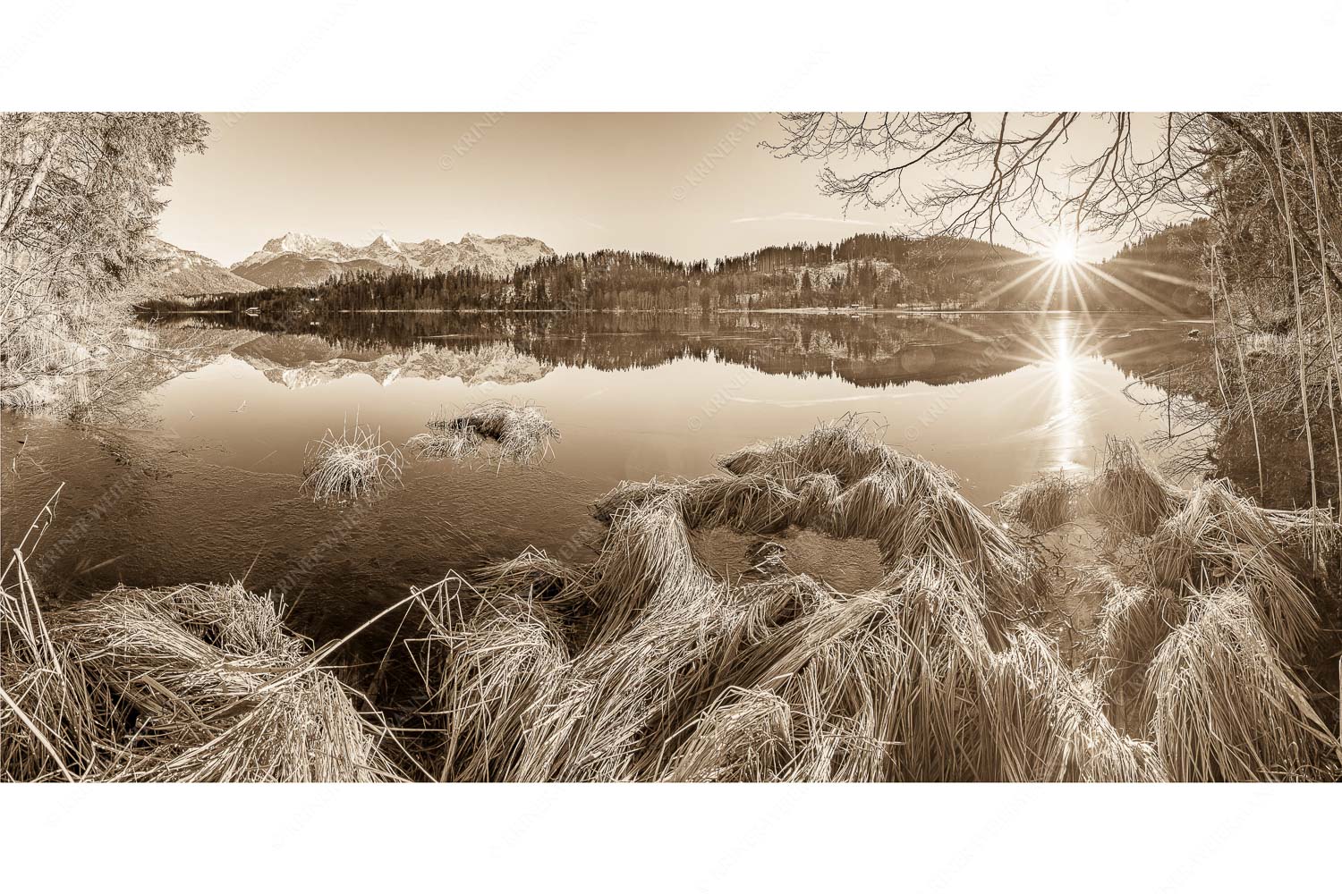 Schneefrei am Barmsee mit Karwendelgebirge - Niederglegt - Seitenverhältnis 2:1 - Barmsee mit Karwendel - weitere Infos unter https://www.kriner-weiermann.de