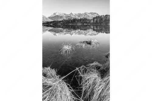 Schneefrei am Barmsee mit Karwendelgebirge - Niederglegt - Seitenverhältnis 2:3 - Barmsee mit Karwendel - weitere Infos unter https://www.kriner-weiermann.de