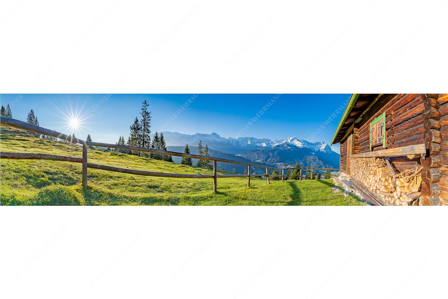 Noch ist es ruhig – Seitenverhältnis 4:1 — Eckenhütte mit Zugspitzmassiv Sonnenaufgang an der Eckenhütte mit Blick zum Zugspitzmassiv