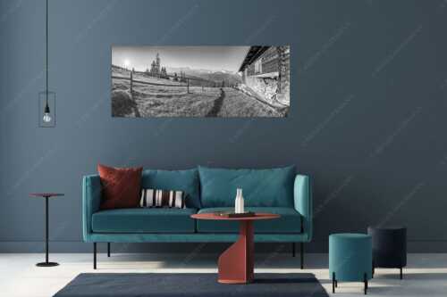 Sonnenaufgang an der Eckenhütte mit Blick zum Zugspitzmassiv - Noch ist es ruhig - Größe ca. 175x70cm, Seitenverhältnis 2,5: - Eckenhütte mit Zugspitzmassiv - weitere Infos unter https://www.kriner-weiermann.de