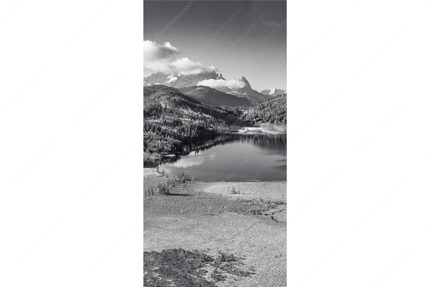 Novembermorgen am Barmsee – Seitenverhältnis 1:2 — Luftaufnahme Barmsee und Wetterstein Blick über den Barmsee zum Zugspitzmassiv mit Waxenstein