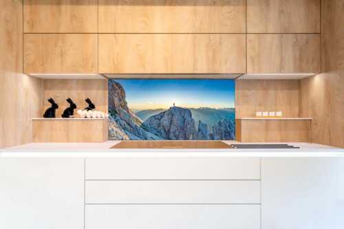 Blick von der Oberen Wettersteinspitze in den Sonnenaufgang - Oberer Wetterstein - Größe ca. 120x60cm, Seitenverhältnis 2:1 - Bergsteiger am Wettersteingipfel - weitere Infos unter https://www.kriner-weiermann.de