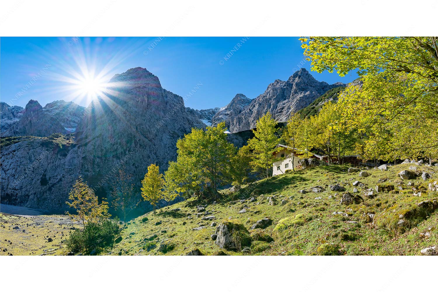 Oberreintal – Seitenverhältnis 2:1 — Herbst an der Oberreintalhütte Herbstfärbung an der Oberreintalhütte mit Sonnenuntergang am Oberreintalturm im Wetterstein